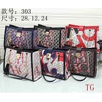 Cheap Carolina Herrera Handbags #355193 Replica Wholesale [$34.50 USD] [ITEM#355193] on Replica Carolina Herrera Handbags