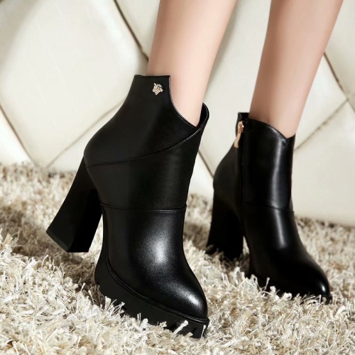 Cheap Versace Boots For Women #443035 Replica Wholesale [$85.00 USD] [ITEM#443035] on Replica Versace Boots