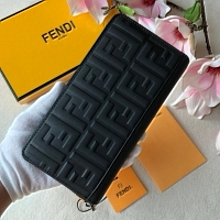 Fendi AAA Quality Wallets #447586