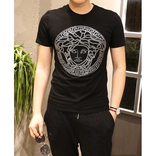 Cheap Versace T-Shirts Short Sleeved For Men #467232 Replica Wholesale [$32.00 USD] [ITEM#467232] on Replica Versace T-Shirts