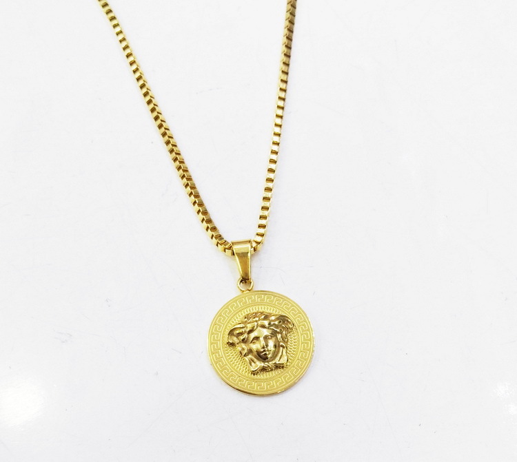 versace virtus necklace