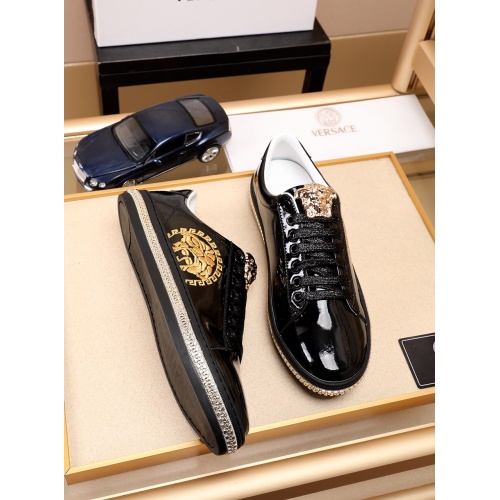 Cheap Versace Casual Shoes For Men #509913 Replica Wholesale [$76.00 USD] [ITEM#509913] on Replica Versace Flat Shoes