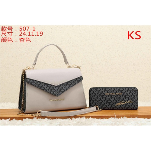 Cheap Michael Kors MK Fashion Messenger Bags #511751 Replica Wholesale [$38.00 USD] [ITEM#511751] on Replica Michael Kors Messenger Bags