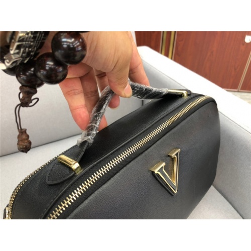 Cheap Versace AAA Man Messenger Bags #532474 Replica Wholesale [$82.00 USD] [ITEM#532474] on Replica Versace AAA Man Messenger Bags
