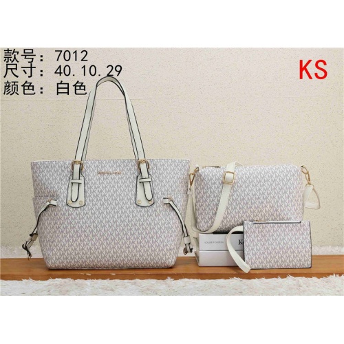 Michael Kors Handbags #549167