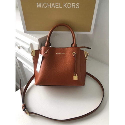Cheap Michael Kors AAA Quality Messenger Bags For Women #758624 Replica Wholesale [$101.00 USD] [ITEM#758624] on Replica Michael Kors AAA Messenger Bags