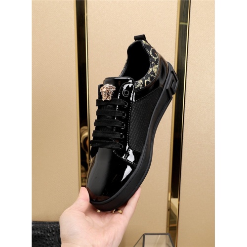 Cheap Versace Casual Shoes For Men #763008 Replica Wholesale [$76.00 USD] [ITEM#763008] on Replica Versace Shoes