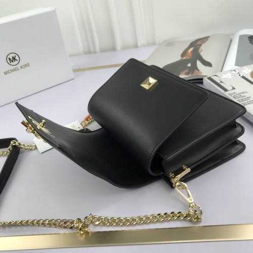 Cheap Michael Kors AAA Quality Messenger Bags For Women #765386 Replica Wholesale [$97.00 USD] [ITEM#765386] on Replica Michael Kors AAA Messenger Bags