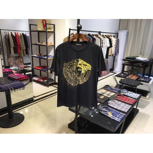 Cheap Versace T-Shirts Short Sleeved For Men #770352 Replica Wholesale [$43.00 USD] [ITEM#770352] on Replica Versace T-Shirts