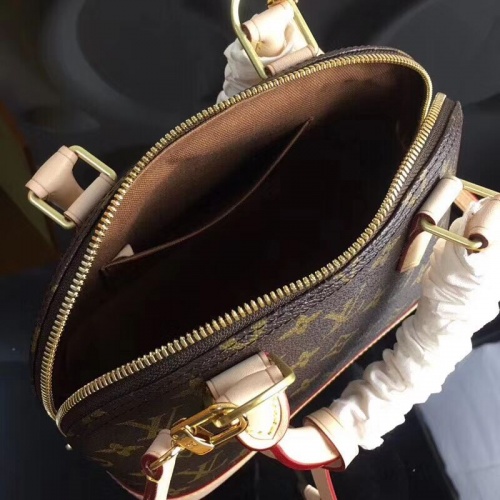 Cheap Louis Vuitton LV AAA Quality Messenger Bags For Women #785146 Replica Wholesale [$135.00 USD] [ITEM#785146] on Replica Louis Vuitton AAA Quality Messenger Bags