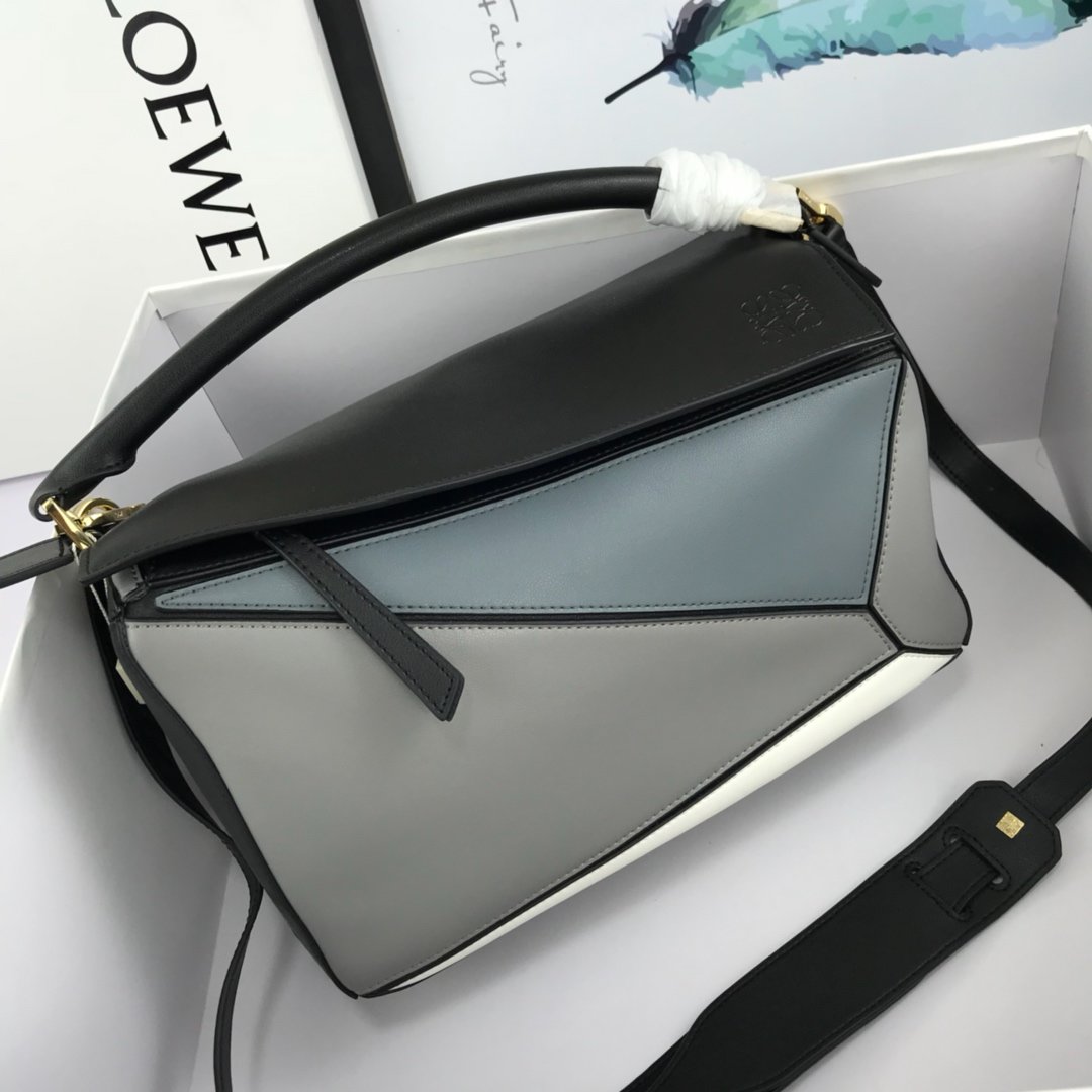 Cheap LOEWE AAA Messenger Bags For Women 824082 Replica Wholesale