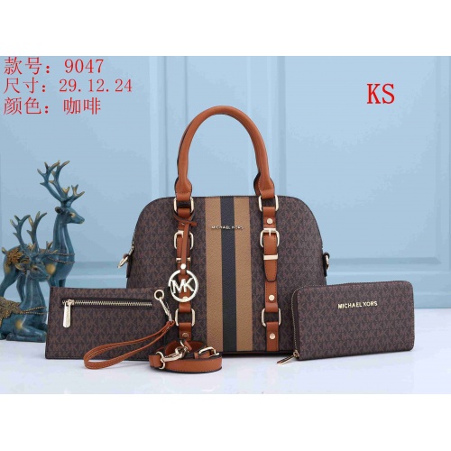 Cheap Michael Kors Handbags For Women #846114 Replica Wholesale [$39.00 USD] [ITEM#846114] on Replica Michael Kors Handbags