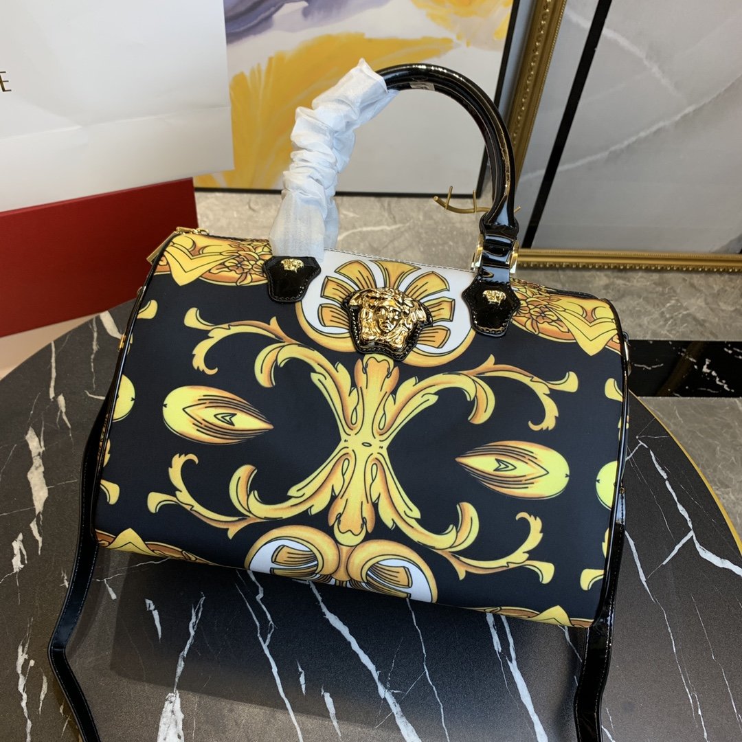 Versace Handbags | semashow.com