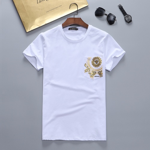 Cheap Versace T-Shirts Short Sleeved For Men #870414 Replica Wholesale [$27.00 USD] [ITEM#870414] on Replica Versace T-Shirts