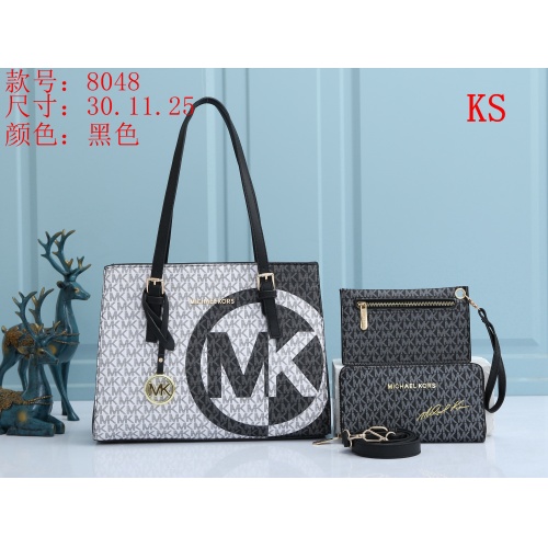 Michael Kors Handbags For Women #899357