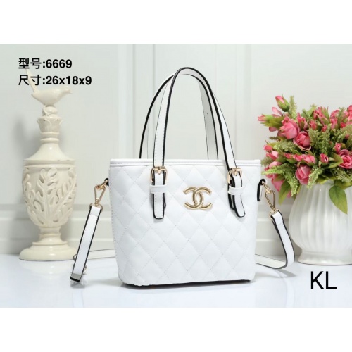 Chanel Handbags For Women #925410