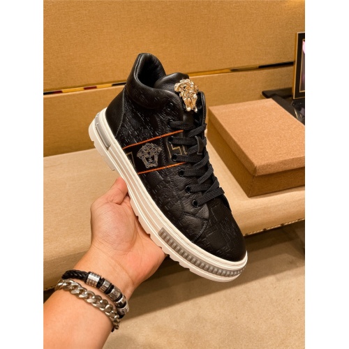 Cheap Versace Casual Shoes For Men #935495 Replica Wholesale [$82.00 USD] [ITEM#935495] on Replica Versace Casual Shoes
