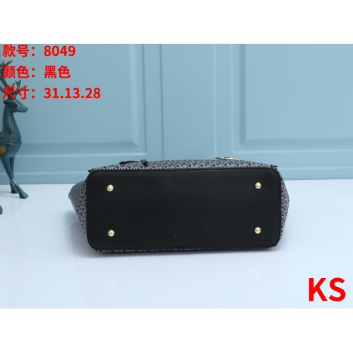 Cheap Michael Kors Handbags For Women #940084 Replica Wholesale [$39.00 USD] [ITEM#940084] on Replica Michael Kors Handbags
