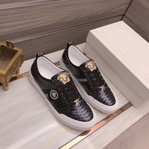 Versace Casual Shoes For Men #945064