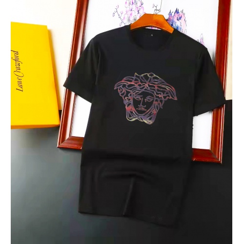 Cheap Versace T-Shirts Short Sleeved For Men #945871 Replica Wholesale [$32.00 USD] [ITEM#945871] on Replica Versace T-Shirts