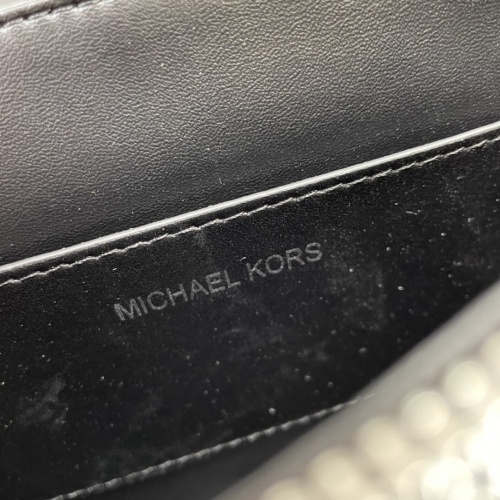 Cheap Michael Kors AAA Messenger Bags For Women #949251 Replica Wholesale [$115.00 USD] [ITEM#949251] on Replica Michael Kors AAA Messenger Bags
