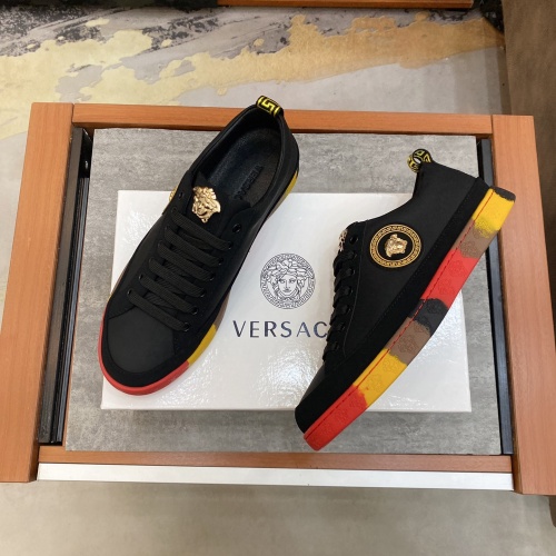 Versace Casual Shoes For Men #956565