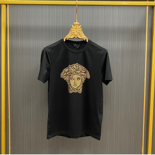 Cheap Versace T-Shirts Short Sleeved For Unisex #963880 Replica Wholesale [$60.00 USD] [ITEM#963880] on Replica Versace T-Shirts