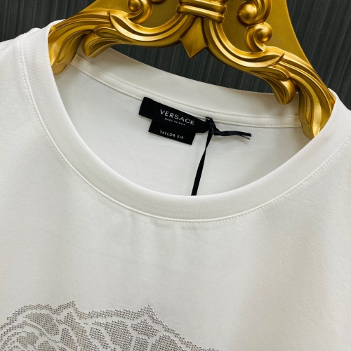 Cheap Versace T-Shirts Short Sleeved For Unisex #963881 Replica Wholesale [$60.00 USD] [ITEM#963881] on Replica Versace T-Shirts