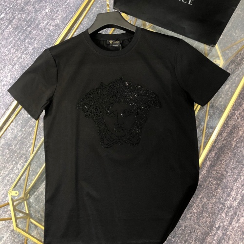 Cheap Versace T-Shirts Short Sleeved For Unisex #963885 Replica Wholesale [$60.00 USD] [ITEM#963885] on Replica Versace T-Shirts