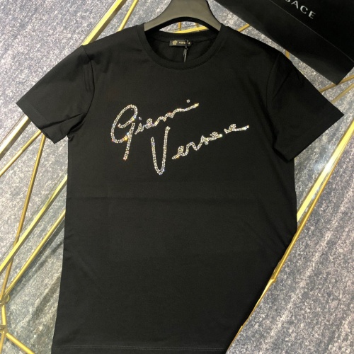 Cheap Versace T-Shirts Short Sleeved For Unisex #963890 Replica Wholesale [$60.00 USD] [ITEM#963890] on Replica Versace T-Shirts