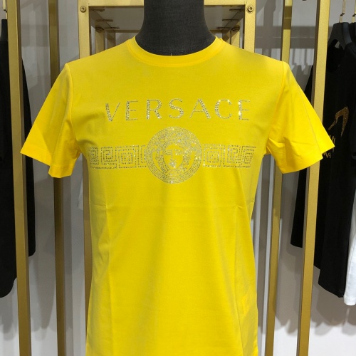 Cheap Versace T-Shirts Short Sleeved For Unisex #963902 Replica Wholesale [$60.00 USD] [ITEM#963902] on Replica Versace T-Shirts
