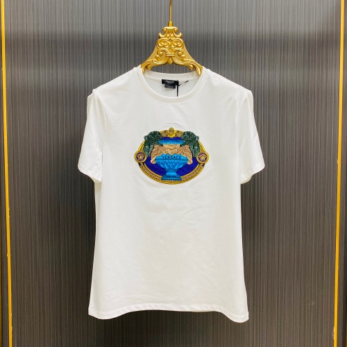 Cheap Versace T-Shirts Short Sleeved For Unisex #963975 Replica Wholesale [$68.00 USD] [ITEM#963975] on Replica Versace T-Shirts