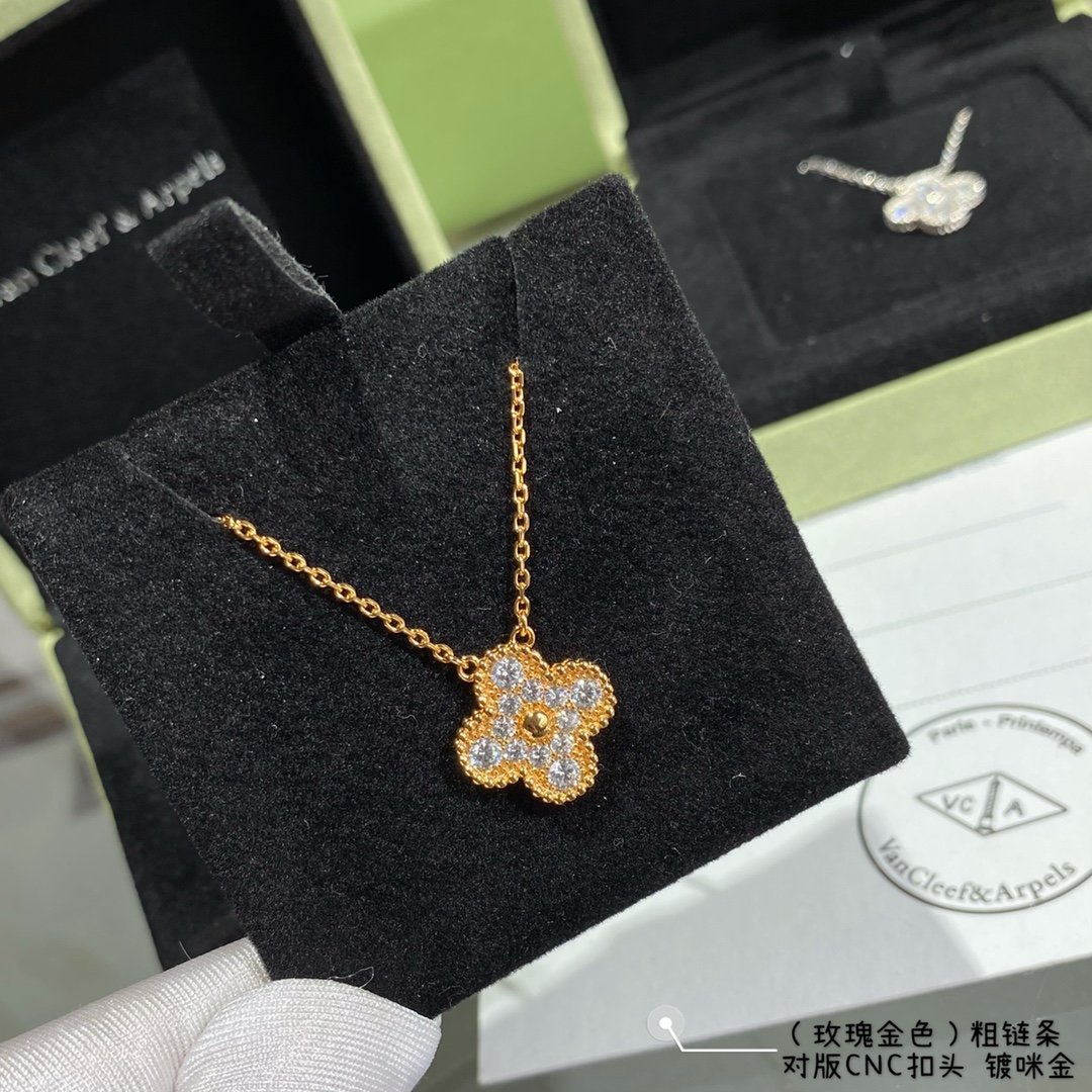 Cheap Van Cleef & Arpels Necklaces For Women 960135 Replica Wholesale