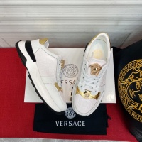 Versace Casual Shoes For Men #953479