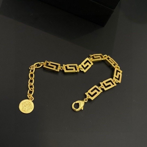 Cheap Versace Bracelet For Women #967321 Replica Wholesale [$34.00 USD] [ITEM#967321] on Replica Versace Bracelets
