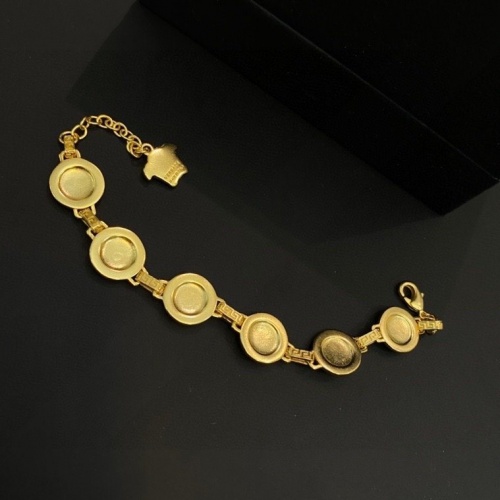Cheap Versace Bracelet For Women #967324 Replica Wholesale [$38.00 USD] [ITEM#967324] on Replica Versace Bracelets