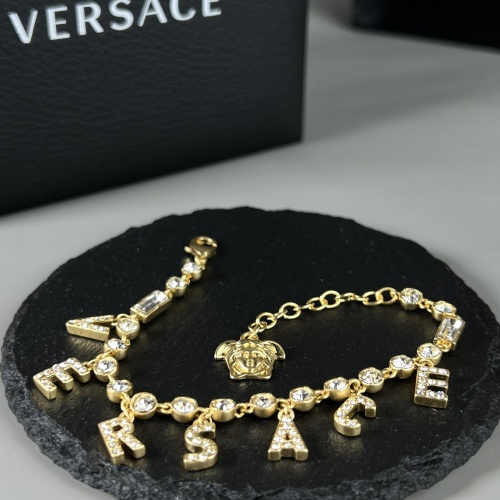Cheap Versace Bracelet For Women #969748 Replica Wholesale [$39.00 USD] [ITEM#969748] on Replica Versace Bracelets