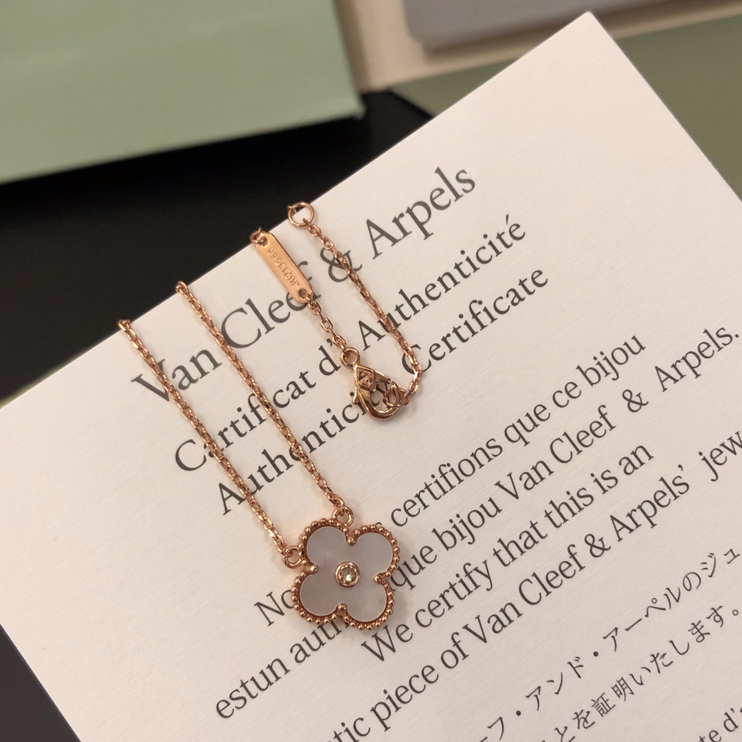 Cheap Van Cleef & Arpels Necklaces For Women 971732 Replica Wholesale