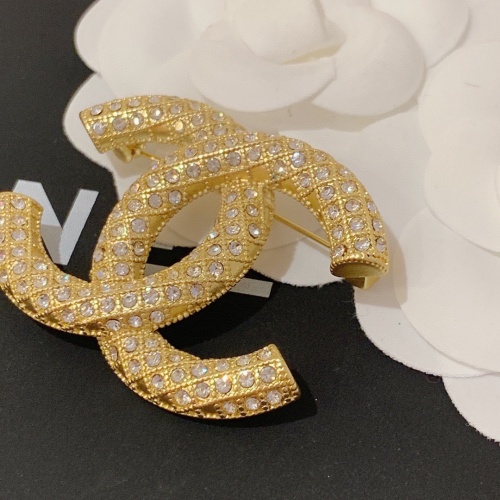 Cheap Chanel Brooches For Women #980549 Replica Wholesale [$32.00 USD] [ITEM#980549] on Replica Chanel Brooches