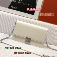 Givenchy AAA Quality Messenger Bags For Women #976835