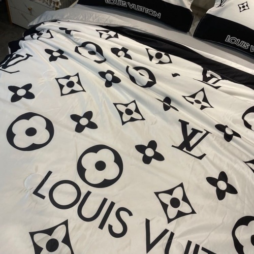 Cheap Louis Vuitton Bedding #987909 Replica Wholesale [$72.00 USD] [ITEM#987909] on Replica Louis Vuitton Bedding