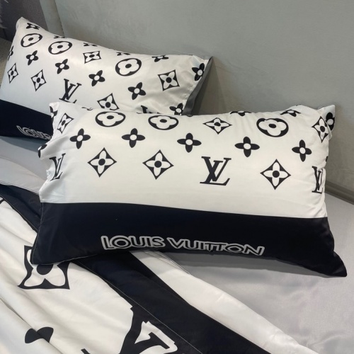 Cheap Louis Vuitton Bedding #987909 Replica Wholesale [$72.00 USD] [ITEM#987909] on Replica Louis Vuitton Bedding