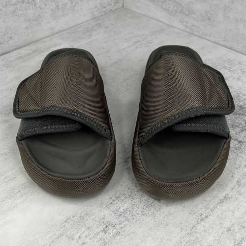 Cheap Adidas Yeezy Slippers For Men #993117 Replica Wholesale [$76.00 USD] [ITEM#993117] on Replica Adidas Yeezy Slippers