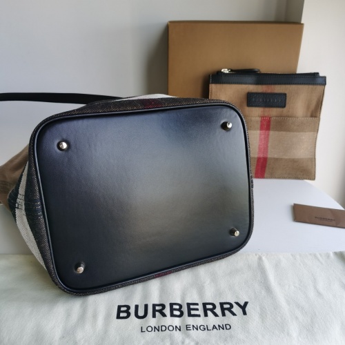 Cheap Burberry AAA Quality Messenger Bags For Women #994982 Replica Wholesale [$205.00 USD] [ITEM#994982] on Replica Burberry AAA Messenger Bags