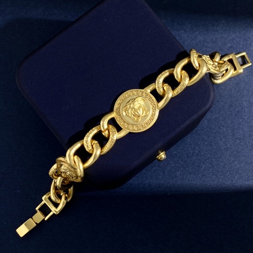 Cheap Versace Bracelet For Men #1000264 Replica Wholesale [$34.00 USD] [ITEM#1000264] on Replica Versace Bracelets