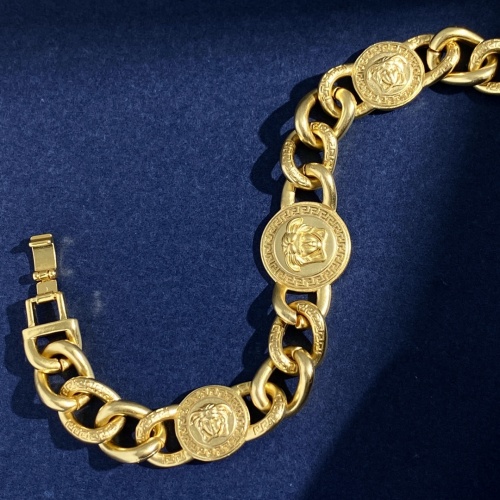 Cheap Versace Bracelet For Men #1000264 Replica Wholesale [$34.00 USD] [ITEM#1000264] on Replica Versace Bracelets