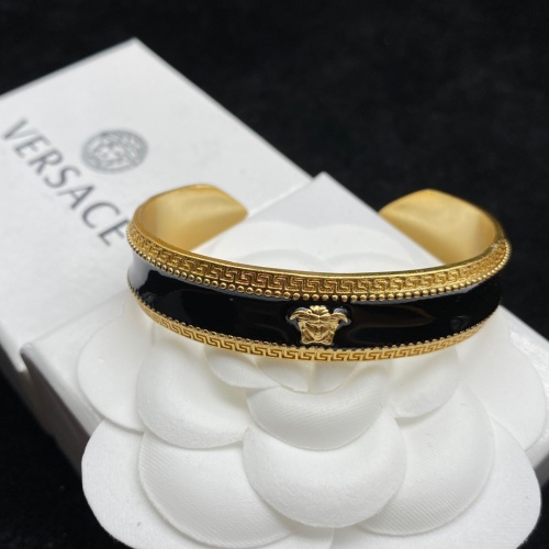 Cheap Versace Bracelet #1002187 Replica Wholesale [$32.00 USD] [ITEM#1002187] on Replica Versace Bracelets