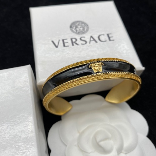 Cheap Versace Bracelet #1002187 Replica Wholesale [$32.00 USD] [ITEM#1002187] on Replica Versace Bracelets