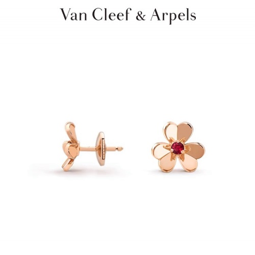 Cheap Van Cleef &amp; Arpels Earrings For Women #1004266 Replica Wholesale [$40.00 USD] [ITEM#1004266] on Replica Van Cleef &amp; Arpels Earrings
