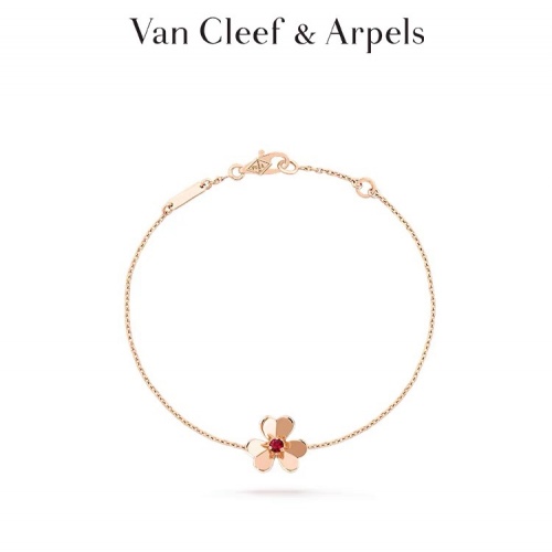 Cheap Van Cleef &amp; Arpels Bracelet For Women #1004291 Replica Wholesale [$38.00 USD] [ITEM#1004291] on Replica Van Cleef &amp; Arpels Bracelets